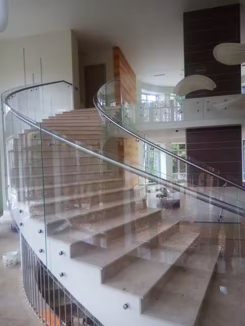 Стеклянные ограждения лестниц